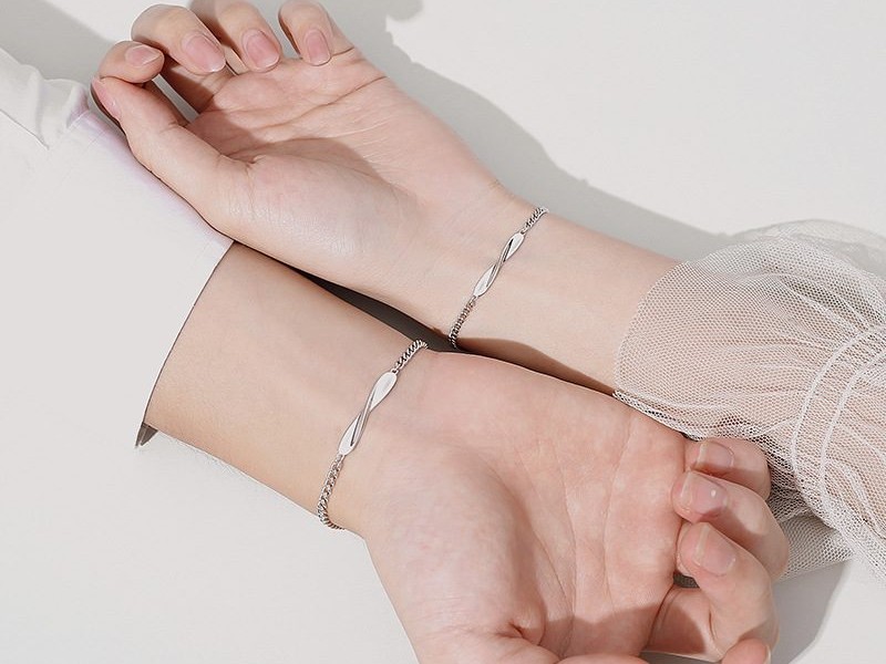 Cách Chọn Mua Trang Sức Làm Quà Tặng Phù Hợp Và Ý Nghĩa Cho Nữ