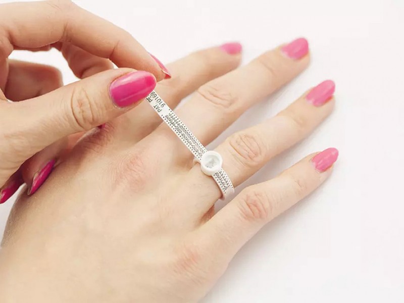 Cách đo size, ni nhẫn nữ/nam chính xác và đơn giản