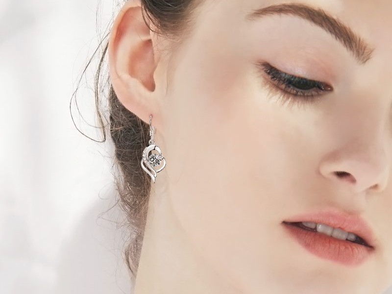 Cách lựa chọn  mẫu bông tai cực xinh dành cho con gái mặt tròn